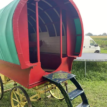 펜션 Campsite With Gypsy Vardo Bell Tent