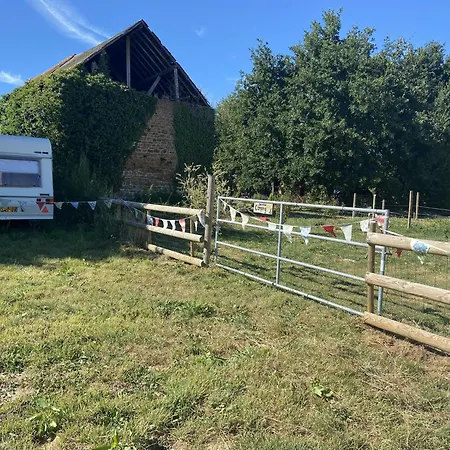 Campsite With Gypsy Vardo Bell Tent 펜션