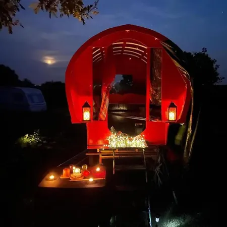 펜션 Campsite With Gypsy Vardo Bell Tent Lore