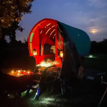 펜션 Campsite With Gypsy Vardo Bell Tent Lore